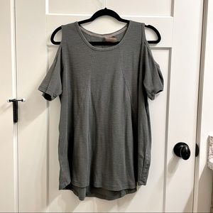 𝐎𝐥𝐢𝐯𝐞 𝐆𝐫𝐞𝐞𝐧 𝐂𝐨𝐥𝐝 𝐒𝐡𝐨𝐮𝐥𝐝𝐞𝐫 𝐁𝐥𝐨𝐮𝐬𝐞